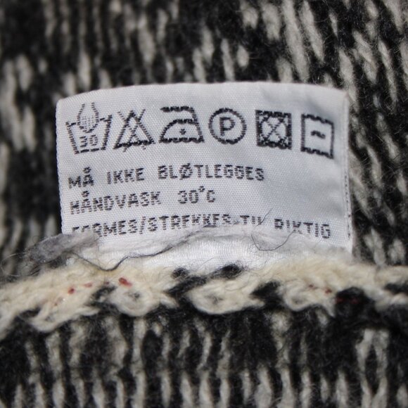 North Peak Nordic Sweater Sz 1X? Black Red Multi 100% Wool Celtic Sweater - Picture 12 of 15